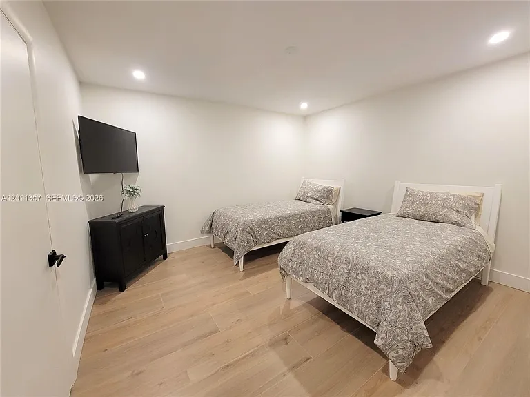 735 Tradewind Dr — Photo 30