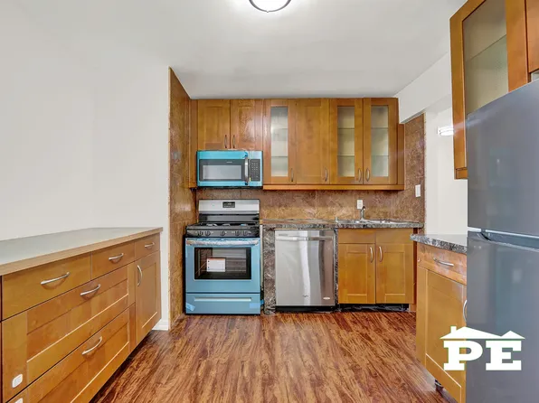 3855 Shore Parkway image 1 of 28