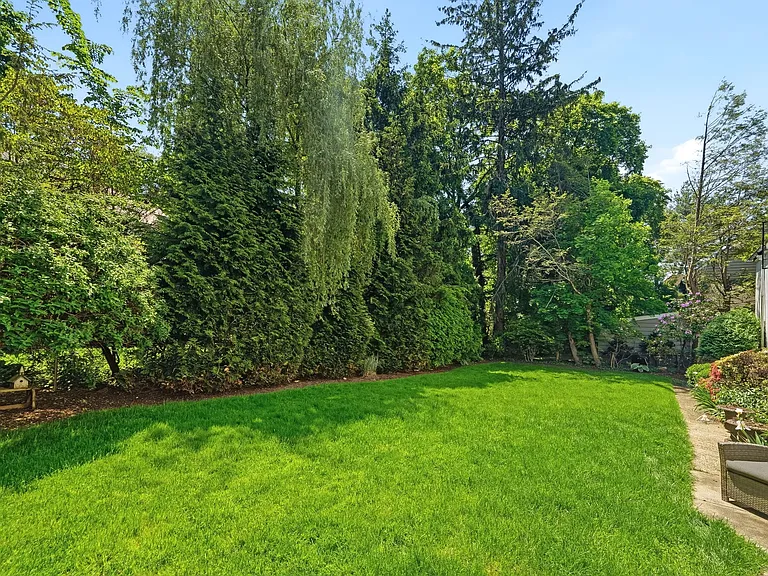 72 Hampton Rd — Photo 27