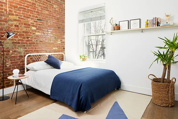 Rented by Venn NY Inc | media 65