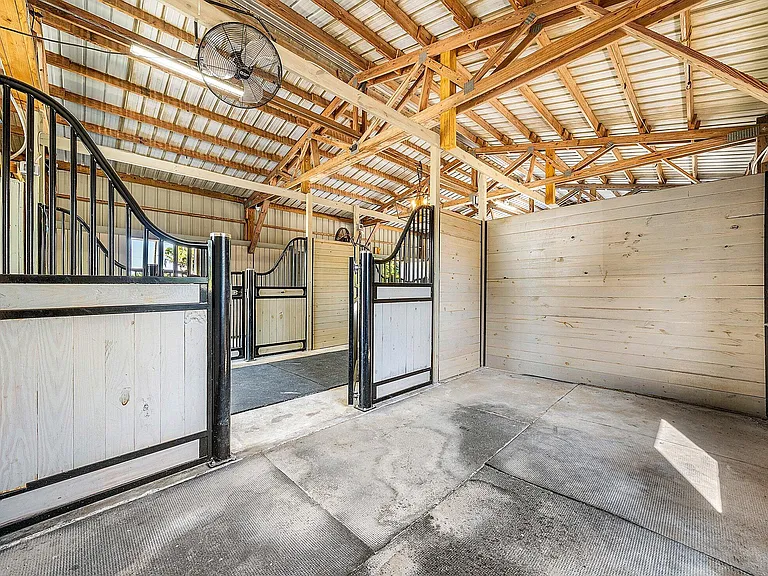 6149 Park Ln E #BARN — Photo 13