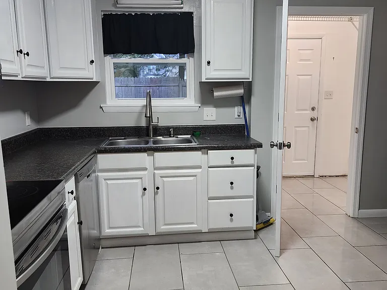 300 Hurdle Dr #A — Photo 8