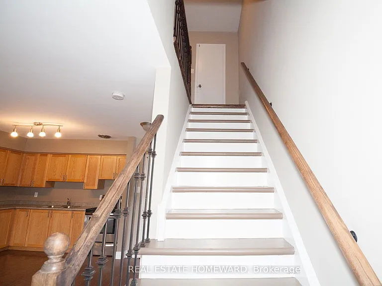 920 Pape Ave #B — Photo 9