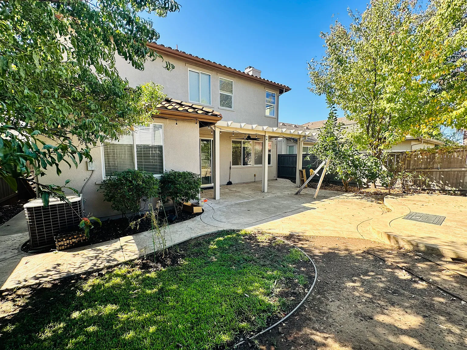 5 bed, 2389 sqft, $3,195 — Photo 4