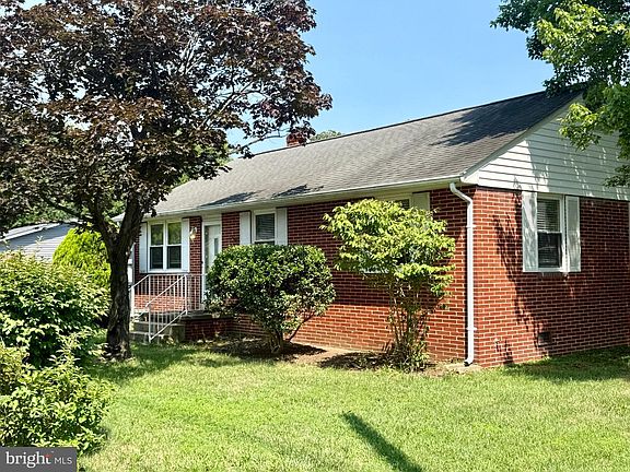 2nd image of 22332 Cedar St