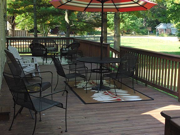 Large Deck for entertaining