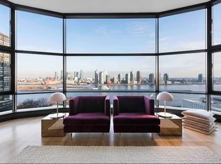 50 United Nations Plz APT 17B, New York, NY 10017