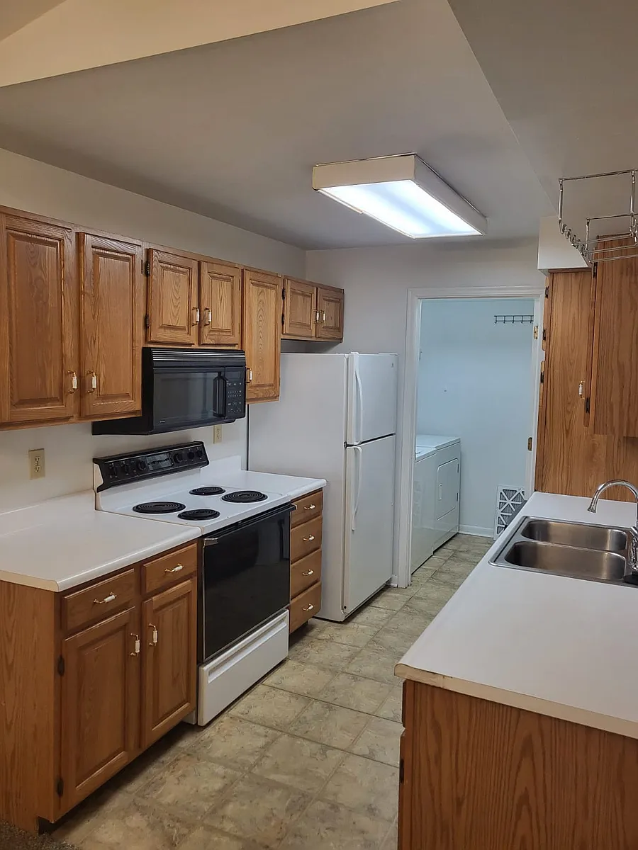Building Photo - 576 Cloverfield Ln
