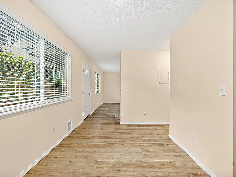 6012 N 15th St #D106 — Photo 10