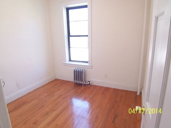 4th image of 3176 35th St APT 1R