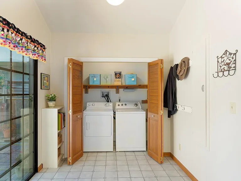 228 Oregon St — Photo 13