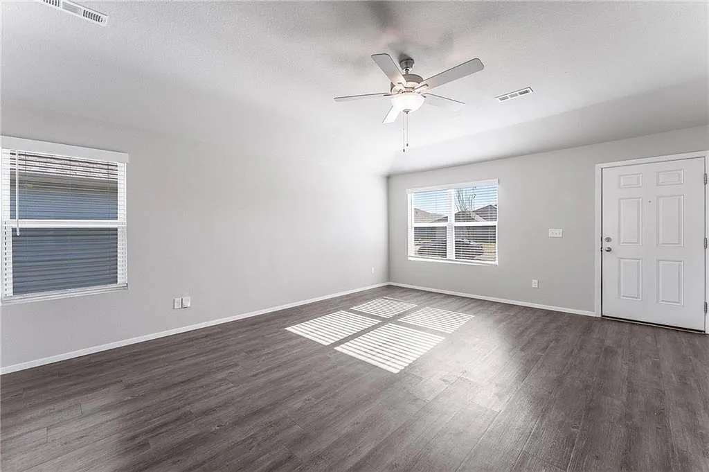 3 bed, 1440 sqft, $800 — Photo 3
