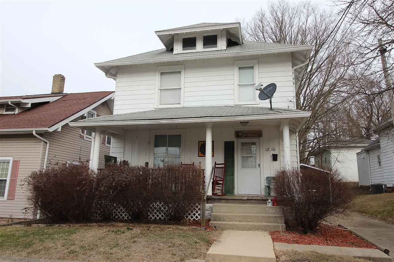 1216 Thornburg St photo 1