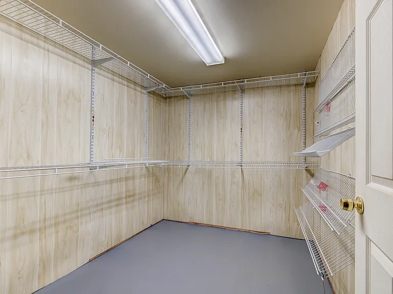8435 Bridle Spur Dr — Photo 37