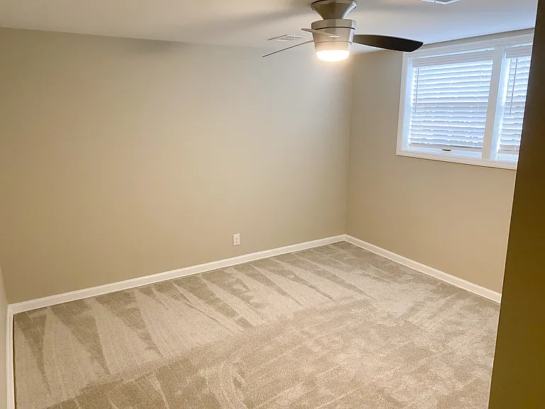 872 Summerville Dr — Photo 14