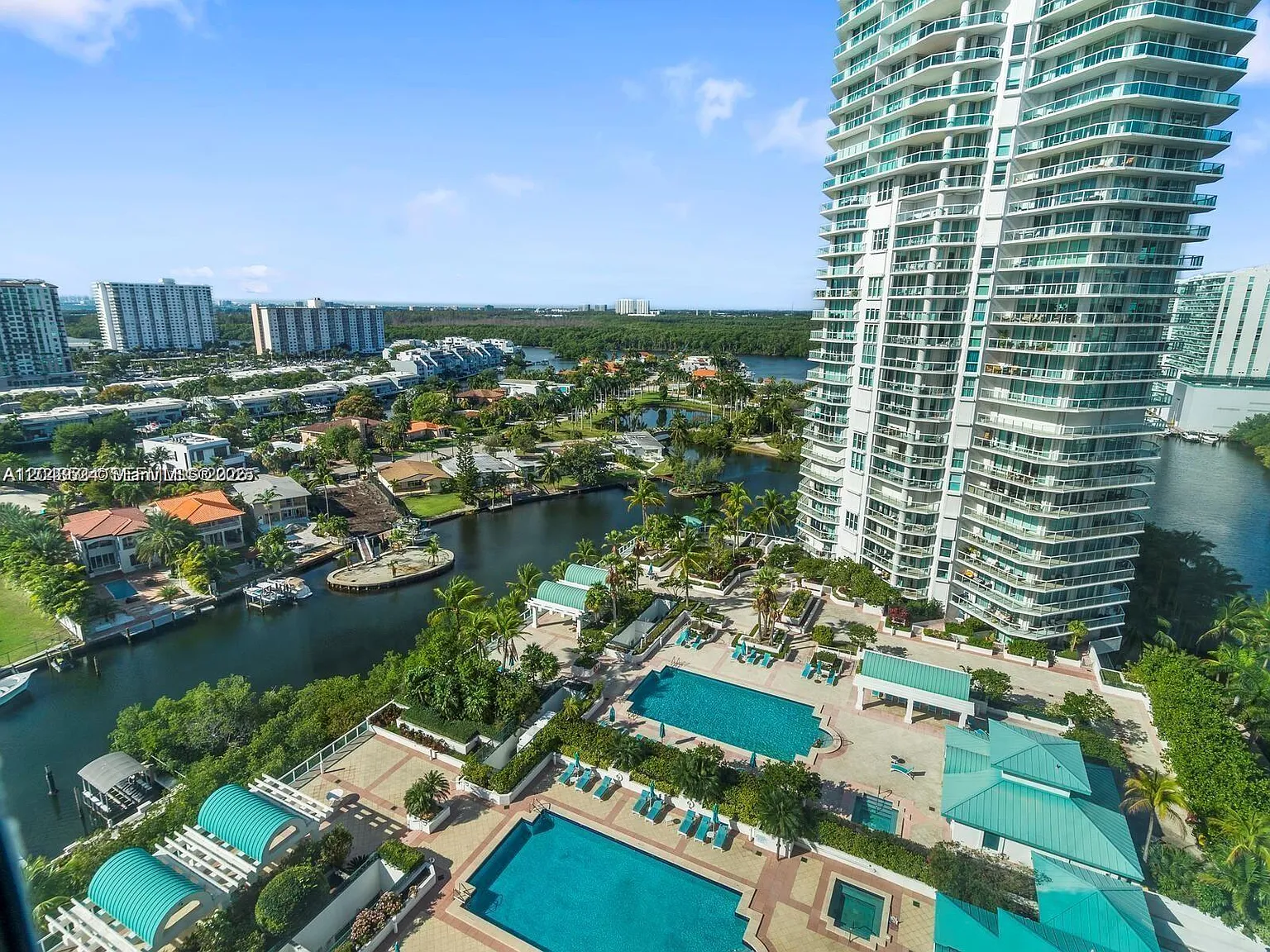 Oceania Iv Condo — Photo 2