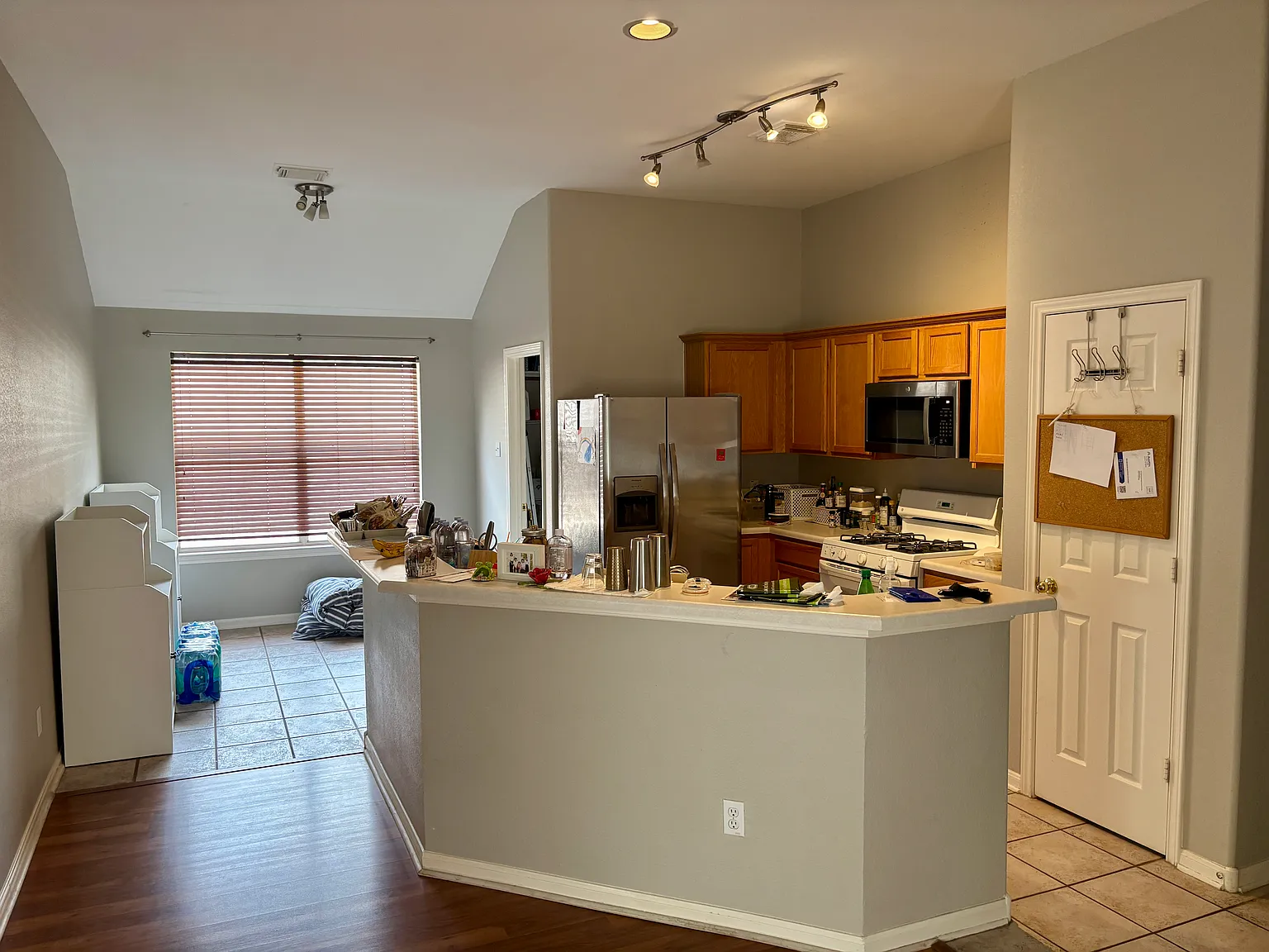 3 bed, 1800 sqft, $2,800 — Photo 4