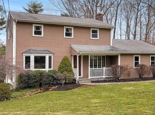 15 Chicasaw Dr, Oakland, NJ 07436