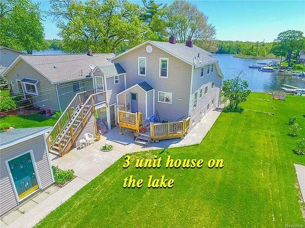 1349 Beach Dr, Lake Orion, MI 48360