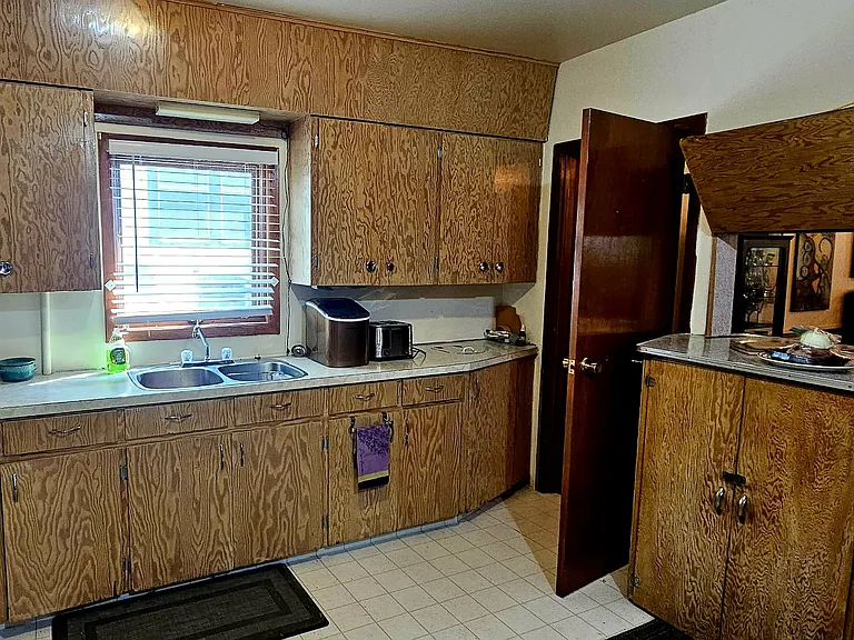 723 Anderson St — Photo 9