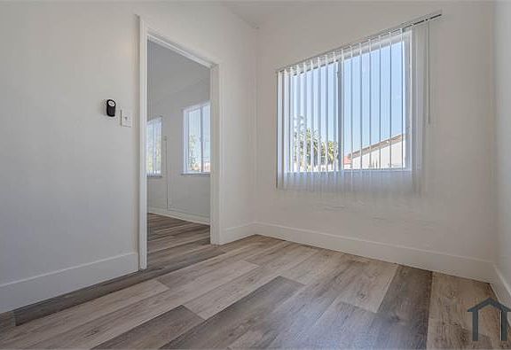 4th image of 1522 N Mariposa Ave #106