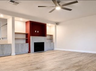 18631 Collins St APT 27, Tarzana, CA 91356