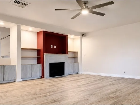 18631 Collins St APT 27, Tarzana, CA 91356