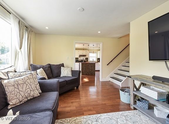 4th image of 104 N Kinzie St #1