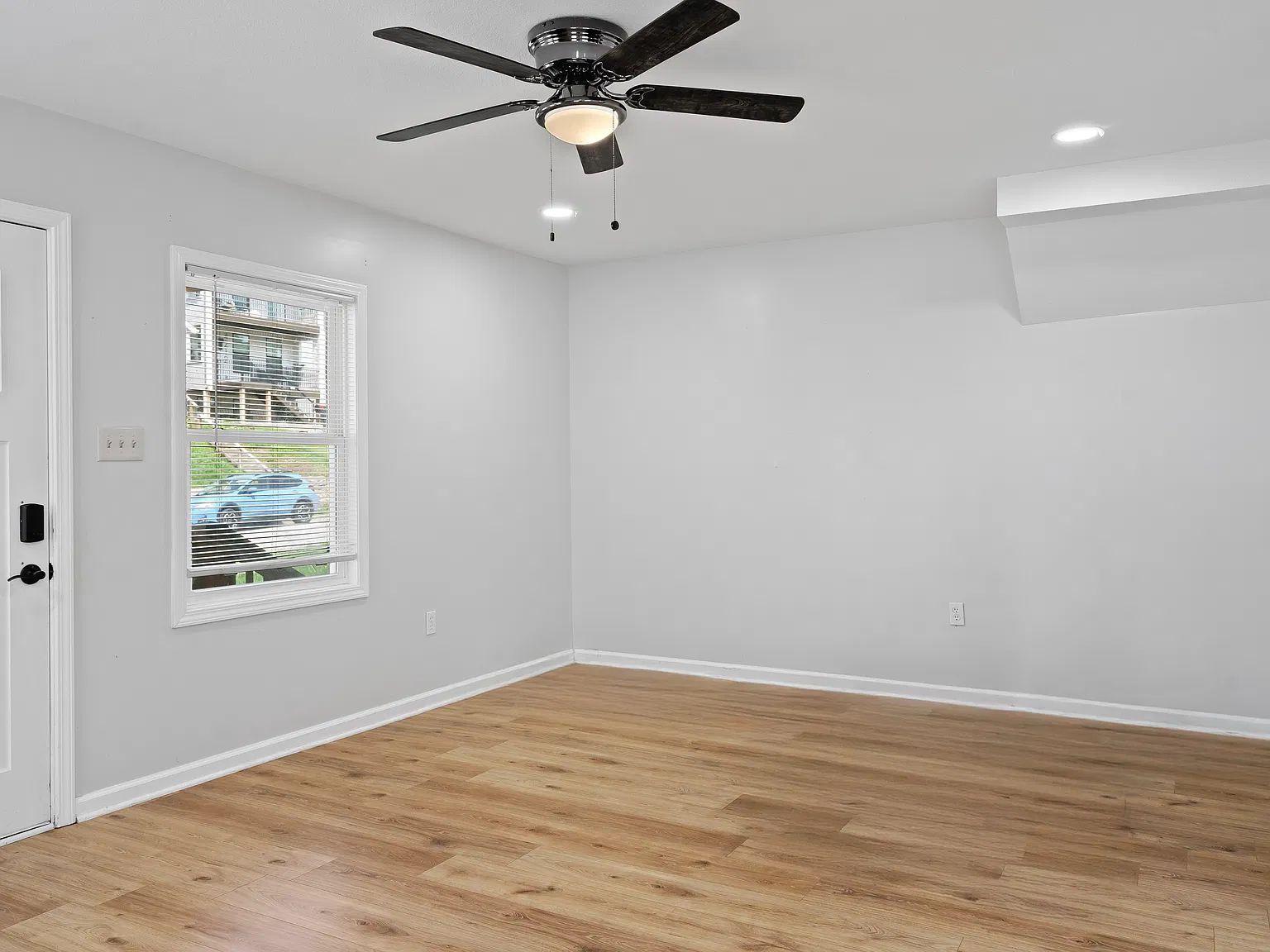 3 bed, 1300 sqft, $1,600 — Photo 3