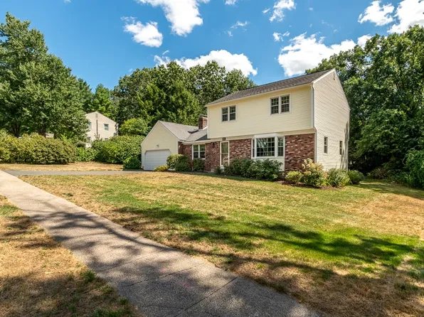 184 Cambridge Cir, Longmeadow, MA 01106