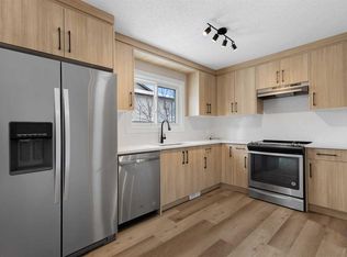 129 NE Deer Ridge Ln SE, Calgary, AB T2J 6N3