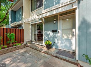 2385 Southgate Sq, Reston, VA 20191