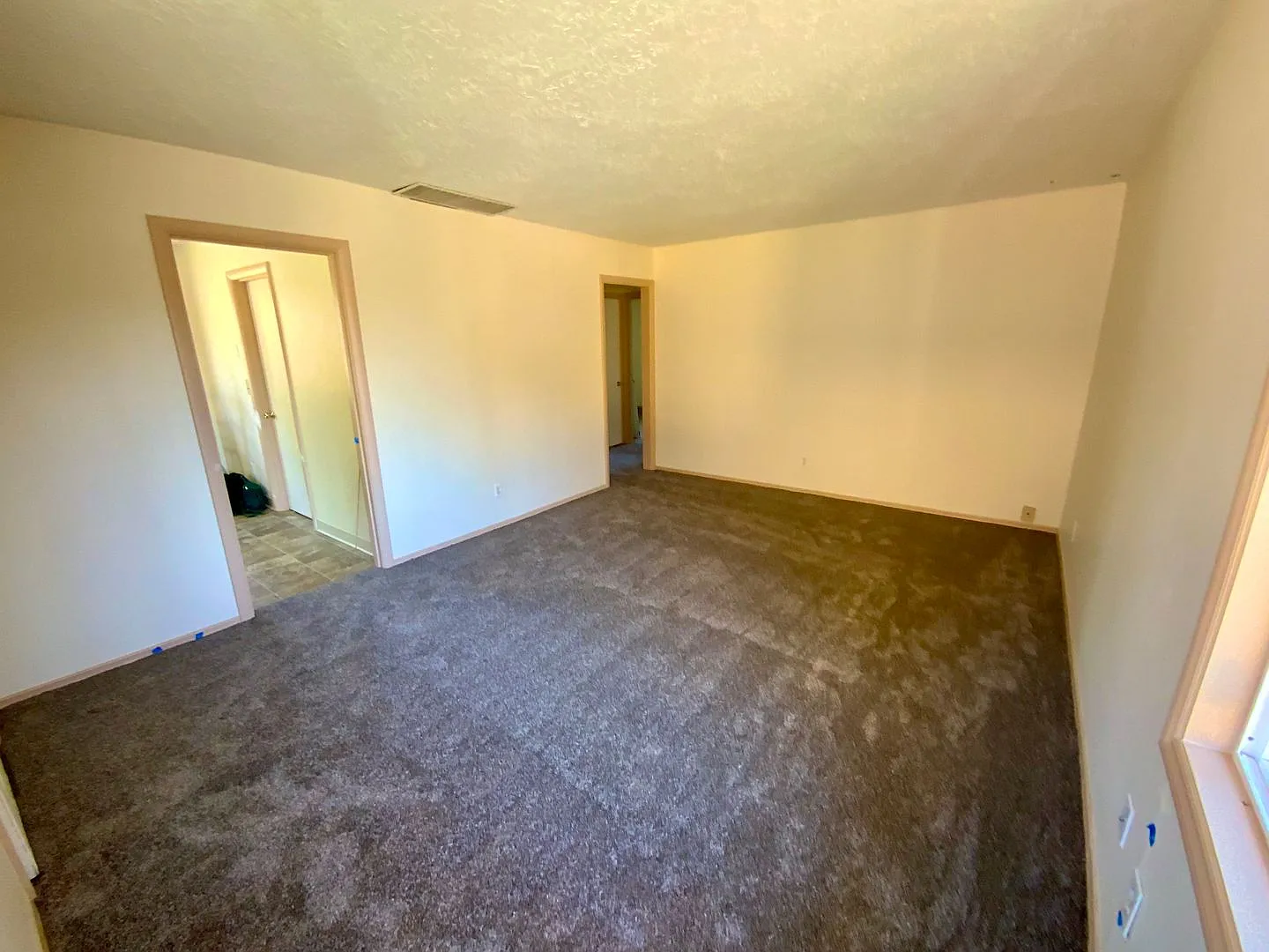 Nicely Renovated 2 bed, 1 bath Duplex with Off street Parking — Photo 3