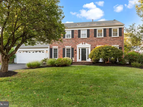 28 Heston Ct, Langhorne, PA 19047