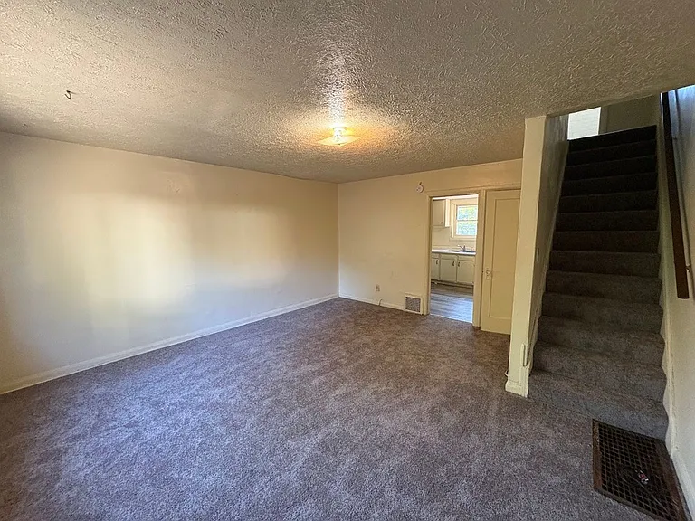 1534 Parkhill Pl NE — Photo 2
