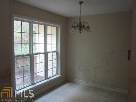 5th image of 233 Lake Chase Dr N