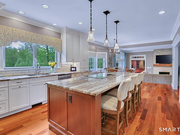4th image of 8 Lewis Road