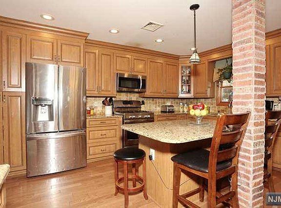 4th image of 25 Margaret Ct