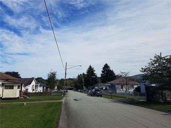 3rd image of 711 27th St