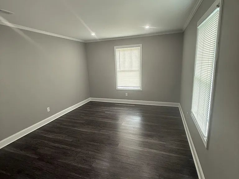 5711 Sterling Pl — Photo 9