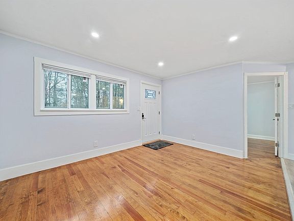 3rd image of 73 Laurie Ave