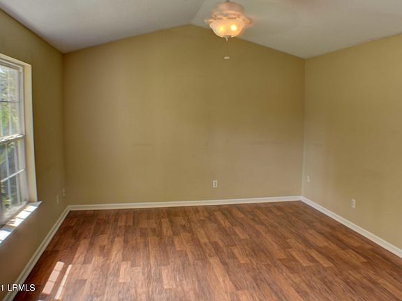 3rd image of 62 Pelican St