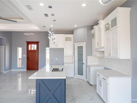 5th image of 300 Catalina Ave