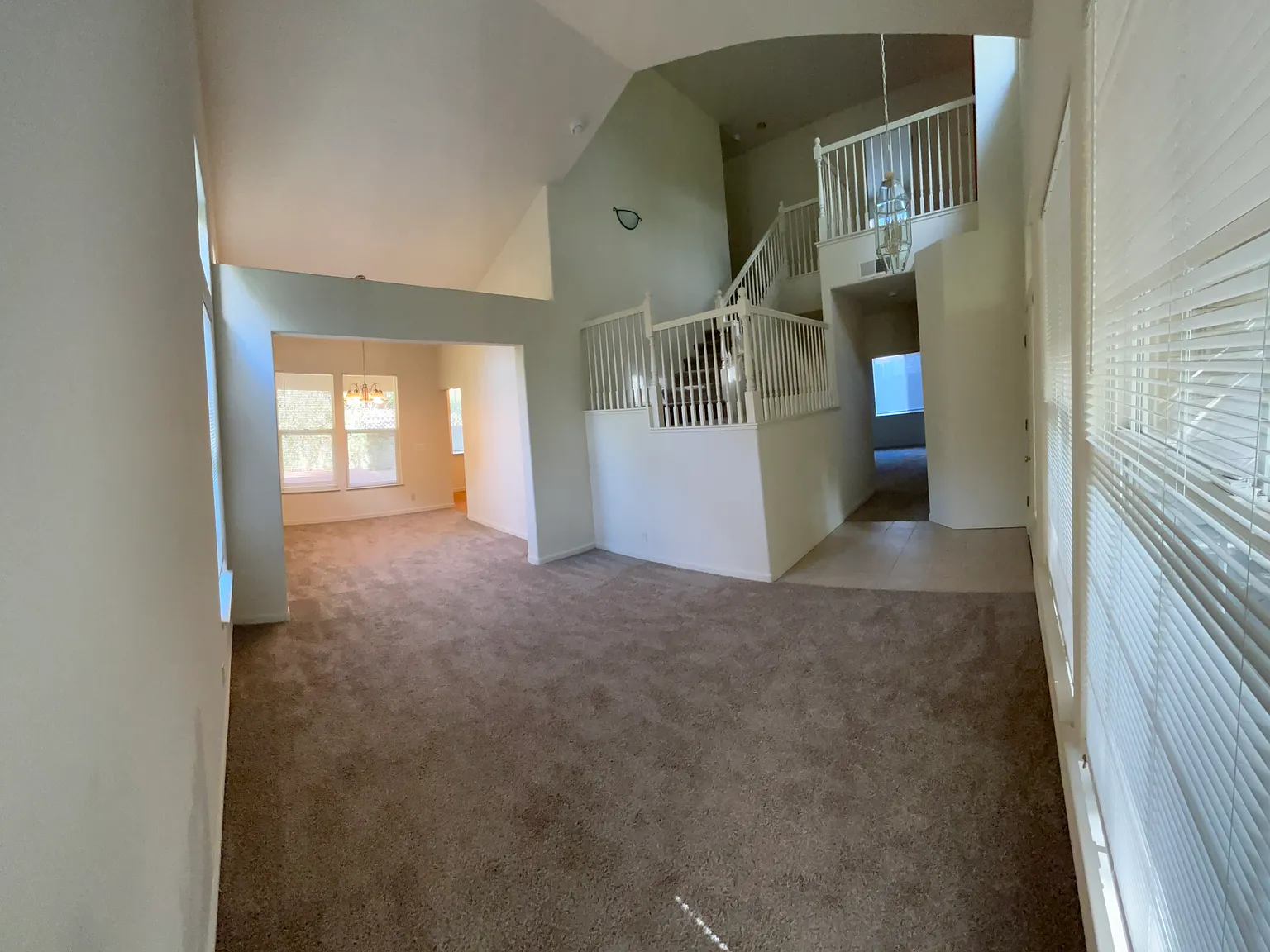 5 bed, 2307 sqft, $4,395 — Photo 3