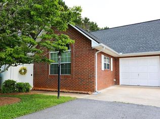 301 Alston Ridge Ct, Cornelia, GA 30531