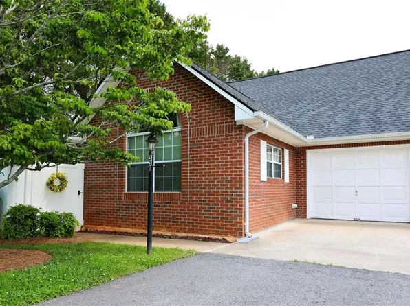 301 Alston Ridge Ct, Cornelia, GA 30531