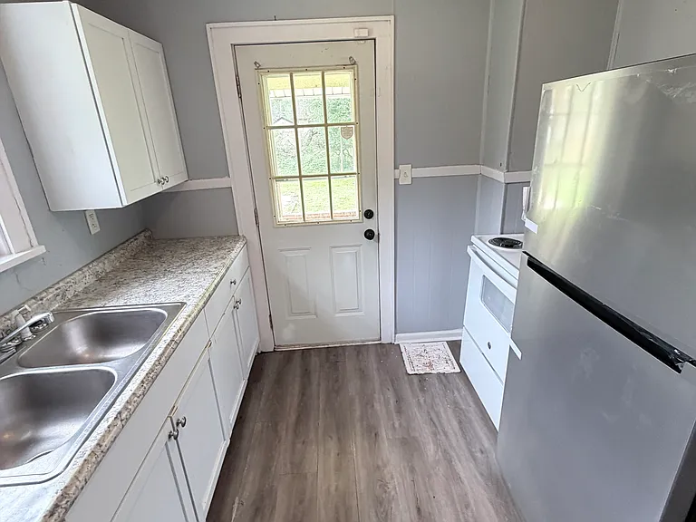 317 Arch Ave SE — Photo 6