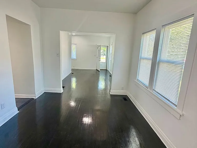 2435 Diamond Ave — Photo 12