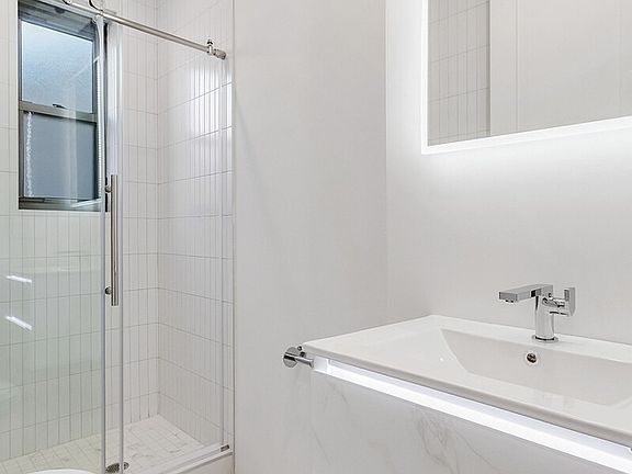 5th image of 19 Wyckoff St #8R