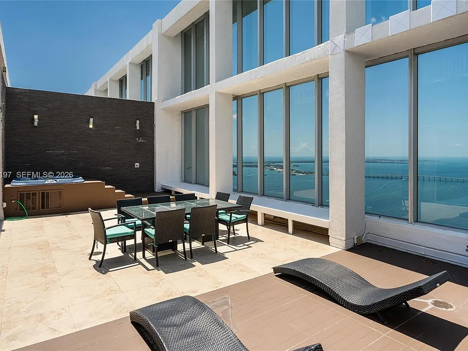 495 Brickell Ave #5705